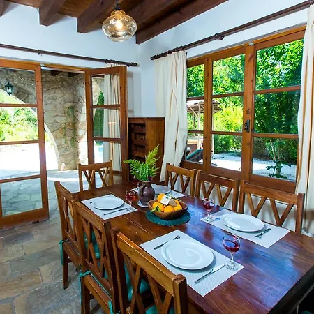 Vilă Villa Mylos *